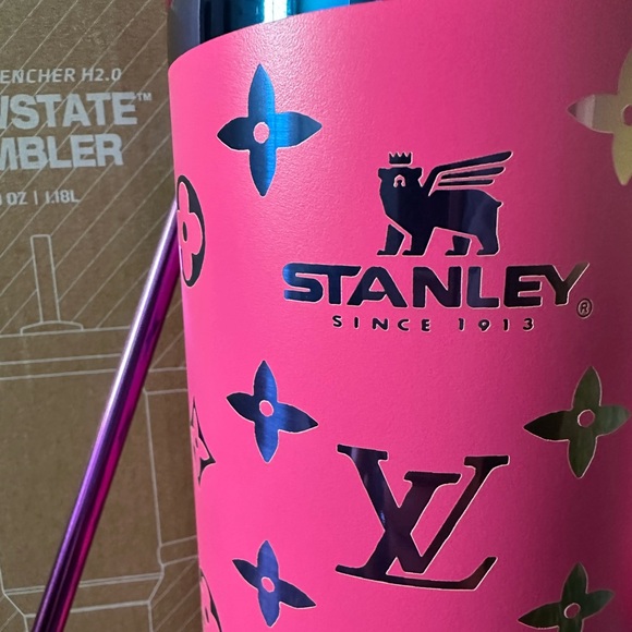 Stanley Pink Flowstate Tumbler - Picture 2 of 3